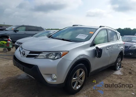2015 Toyota Rav4 Xle z USA, uszkodzony, nr VIN JTMRFREV3FD140334